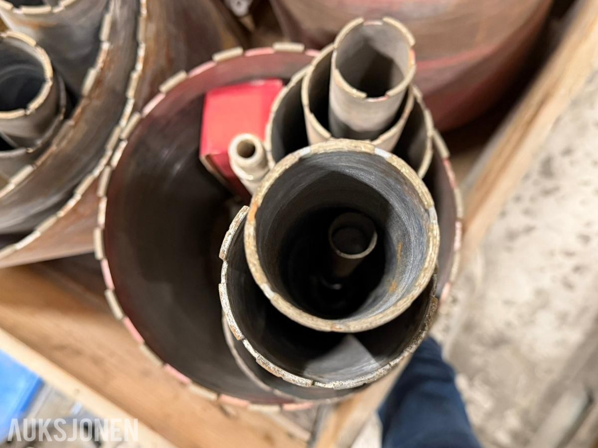 Hilti DD-250E kjernebormaskin med stativ og flere kjerneborkroner