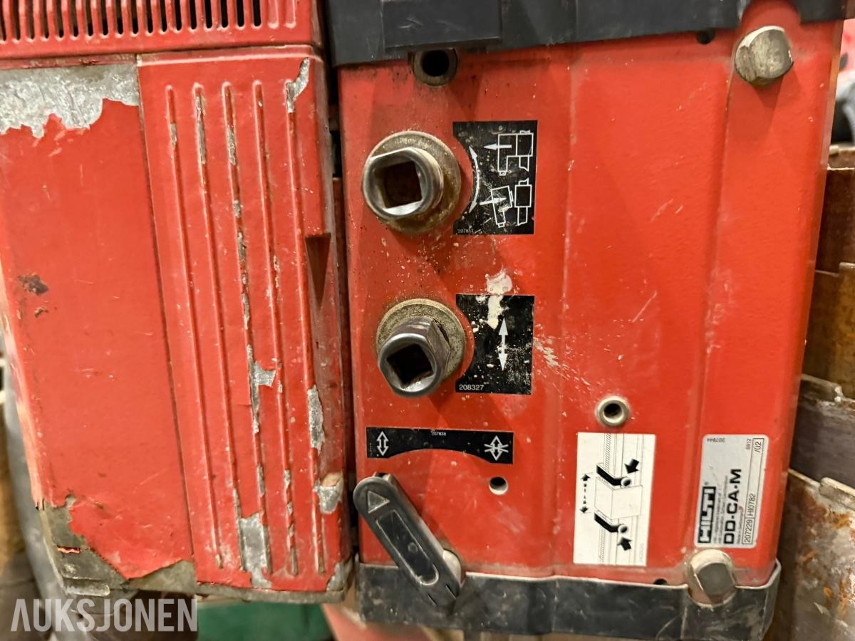 Hilti DD-250E kjernebormaskin med stativ og flere kjerneborkroner