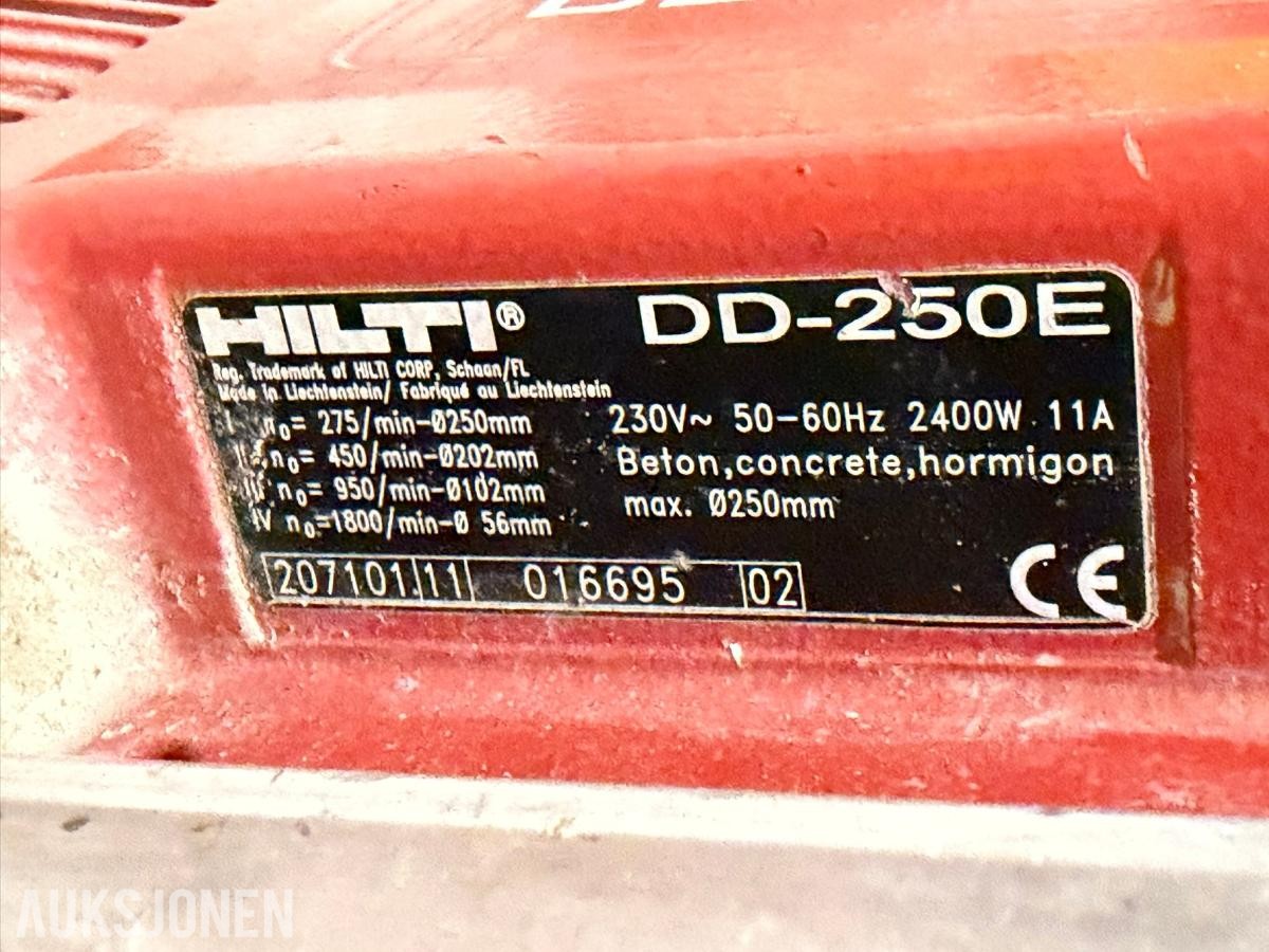 Hilti DD-250E kjernebormaskin med stativ og flere kjerneborkroner