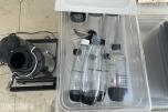 Parti med toaster, beholdere og SodaStream-flasker