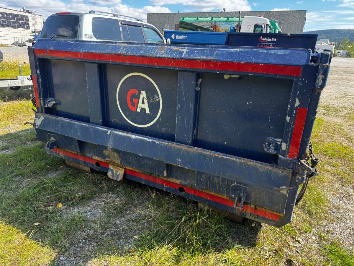 2020 Scania R580 8x4 Euro 6 brøyterigget krokbil med underliggende skjær