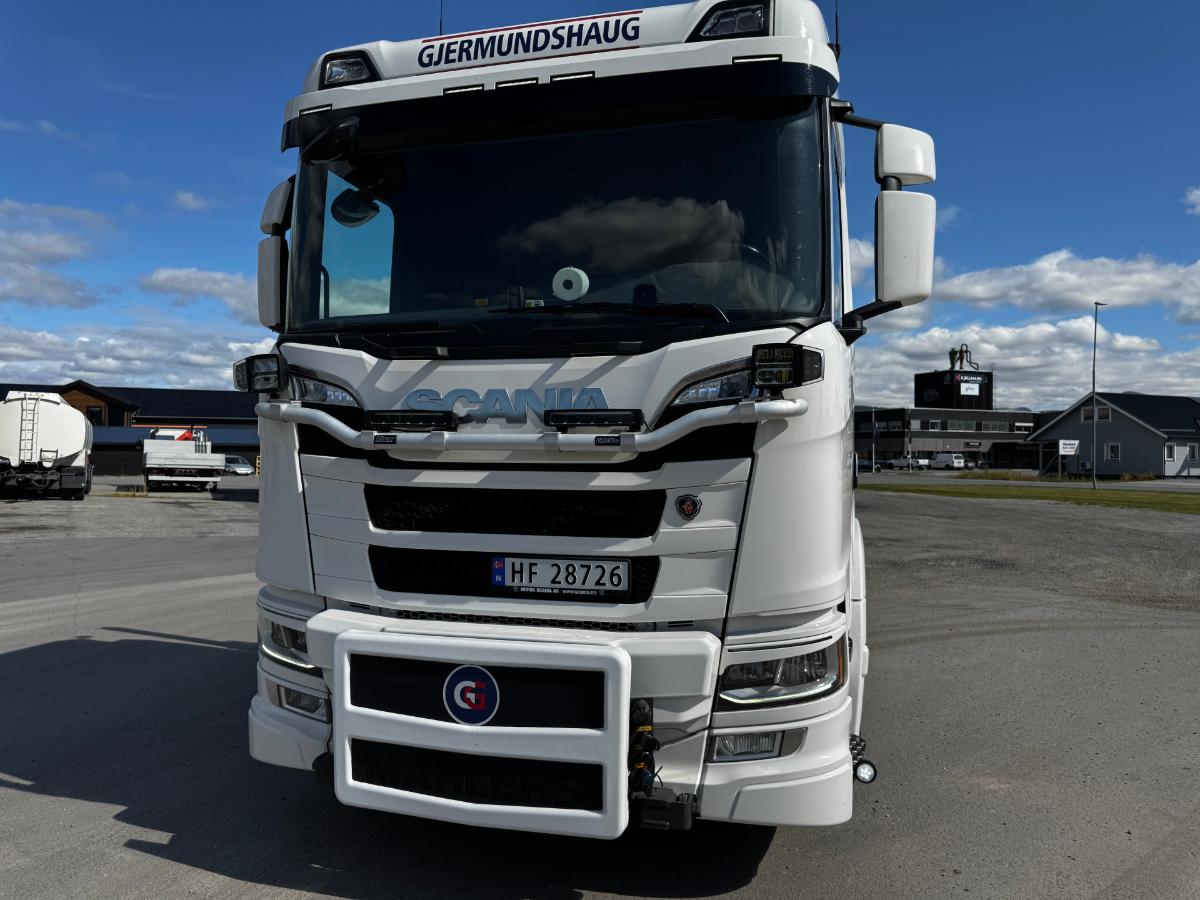 2020 Scania R580 8x4 Euro 6 brøyterigget krokbil med underliggende skjær