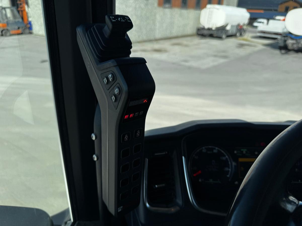2020 Scania R580 8x4 Euro 6 brøyterigget krokbil med underliggende skjær
