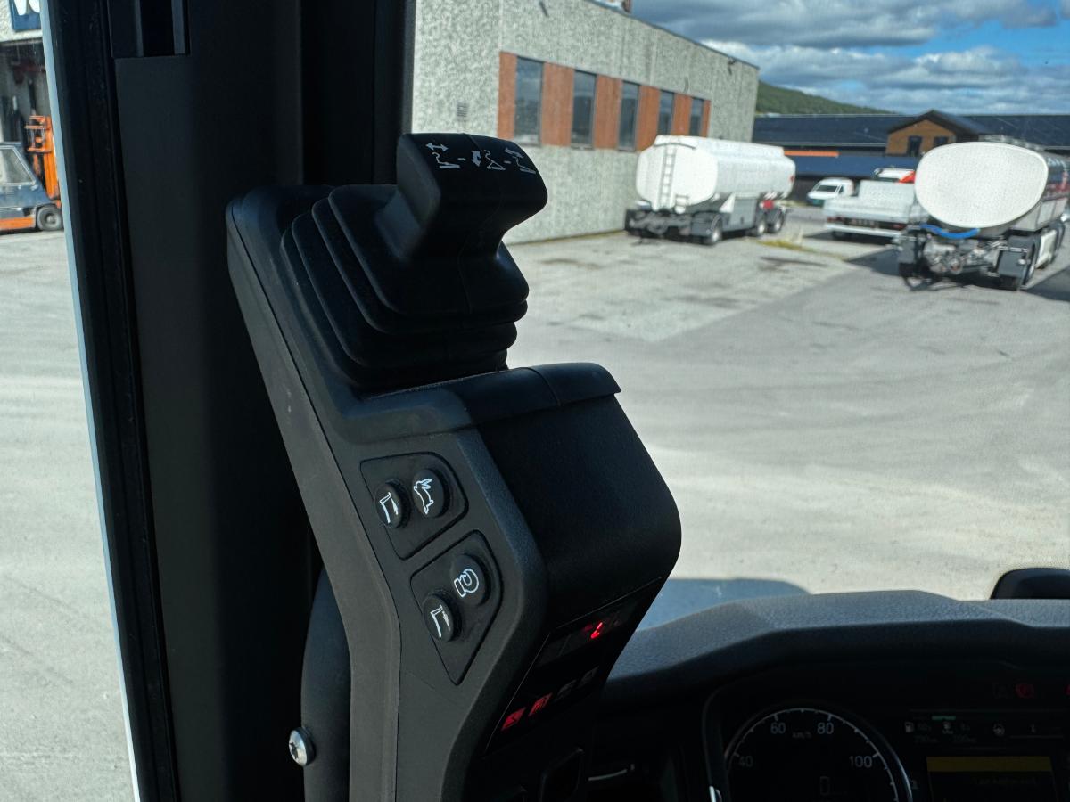 2020 Scania R580 8x4 Euro 6 brøyterigget krokbil med underliggende skjær