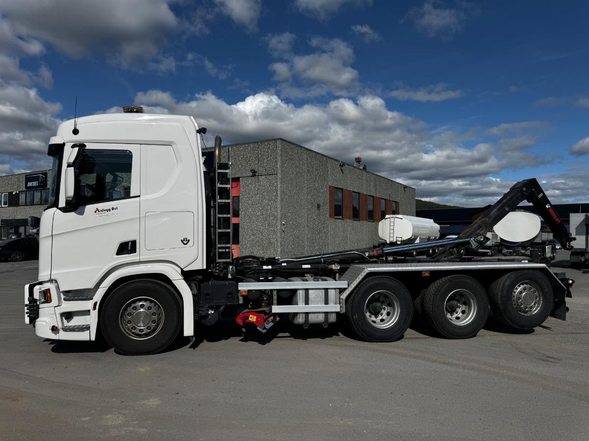 2020 Scania R580 8x4 Euro 6 brøyterigget krokbil med underliggende skjær