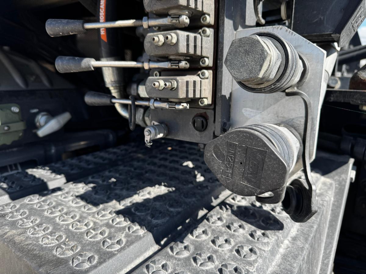 2020 Scania R580 8x4 Euro 6 brøyterigget krokbil med underliggende skjær