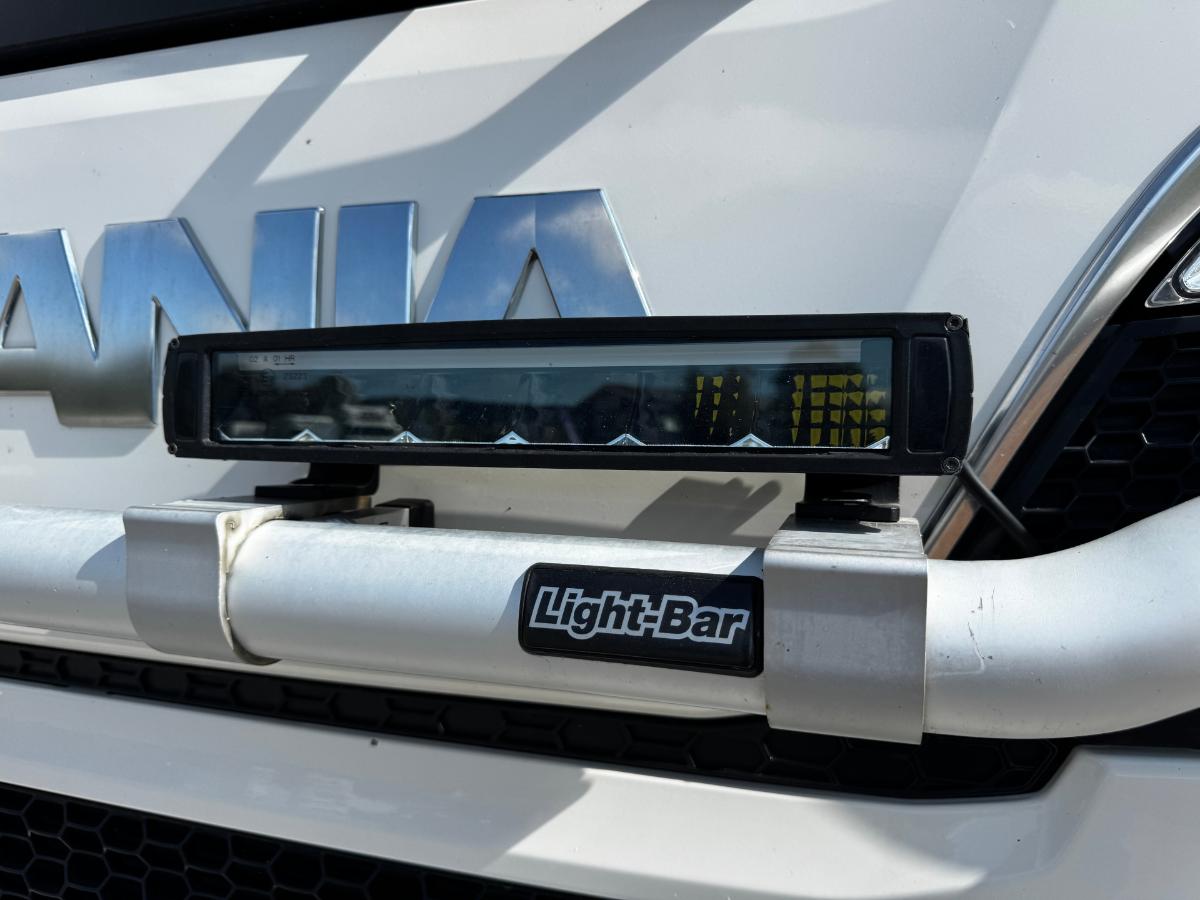 2020 Scania R580 8x4 Euro 6 brøyterigget krokbil med underliggende skjær