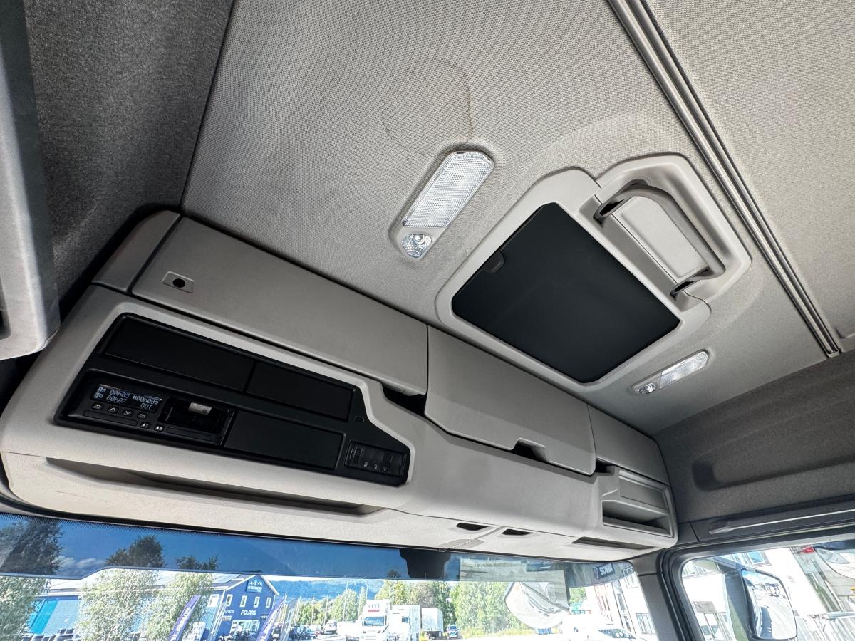 2020 Scania R580 8x4 Euro 6 brøyterigget krokbil med underliggende skjær