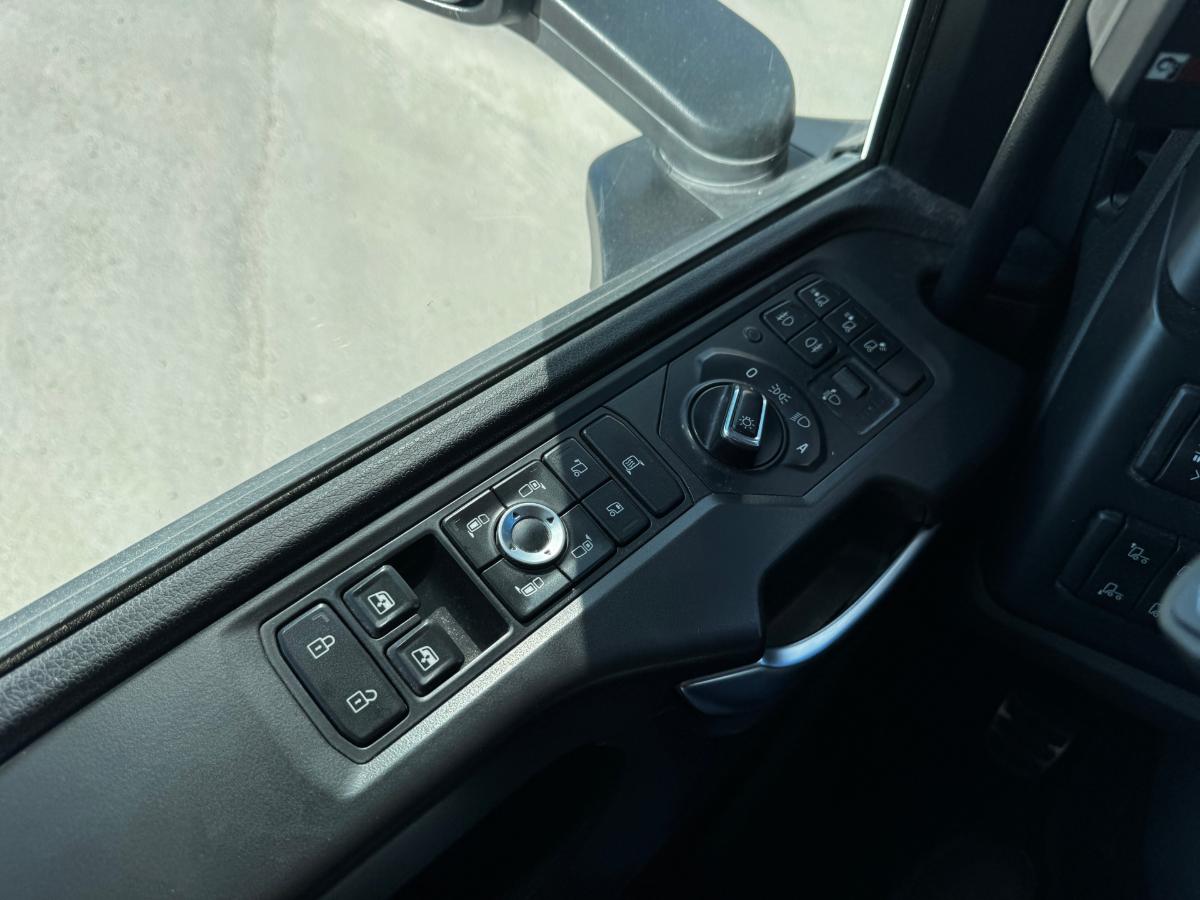 2020 Scania R580 8x4 Euro 6 brøyterigget krokbil med underliggende skjær