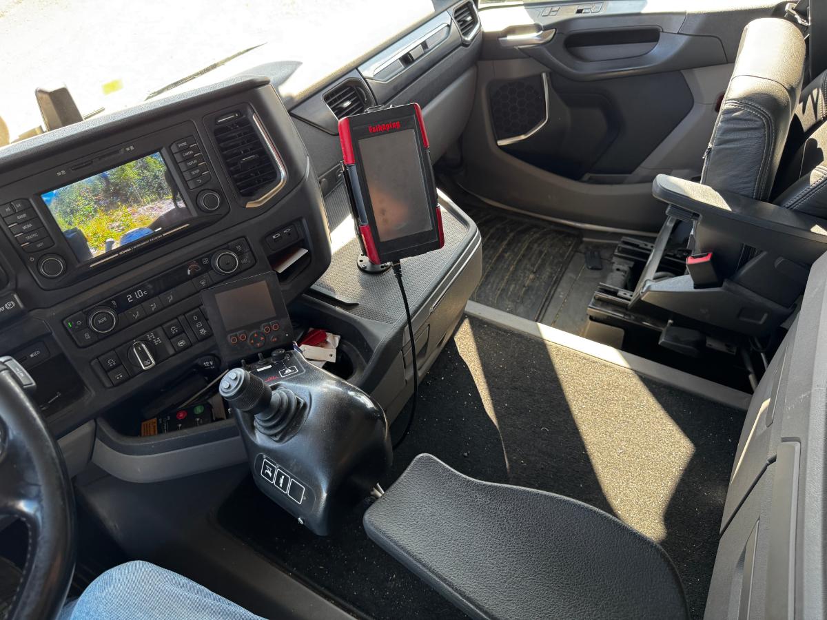 2020 Scania R580 8x4 Euro 6 brøyterigget krokbil med underliggende skjær