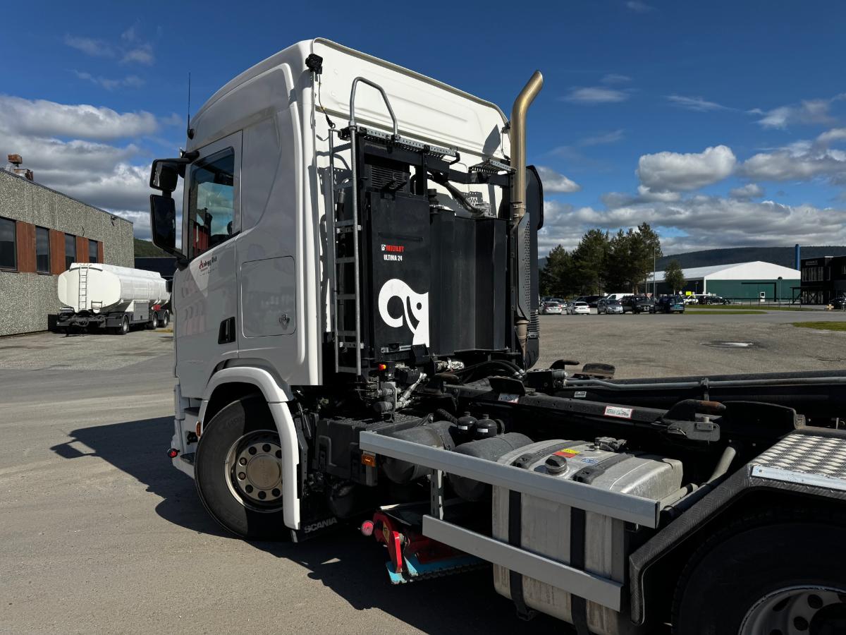 2020 Scania R580 8x4 Euro 6 brøyterigget krokbil med underliggende skjær