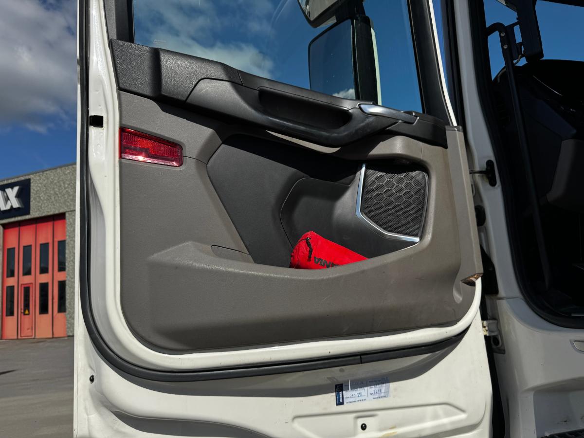 2020 Scania R580 8x4 Euro 6 brøyterigget krokbil med underliggende skjær