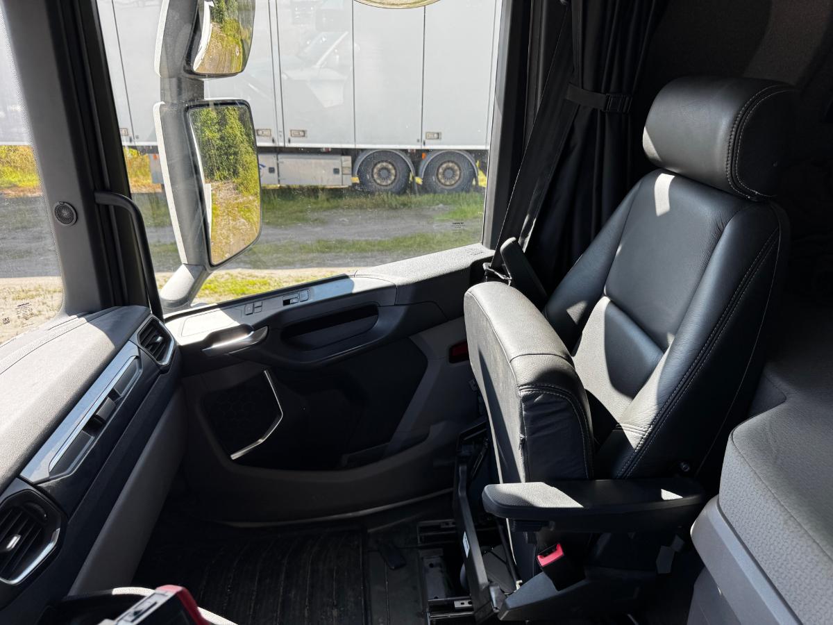 2020 Scania R580 8x4 Euro 6 brøyterigget krokbil med underliggende skjær