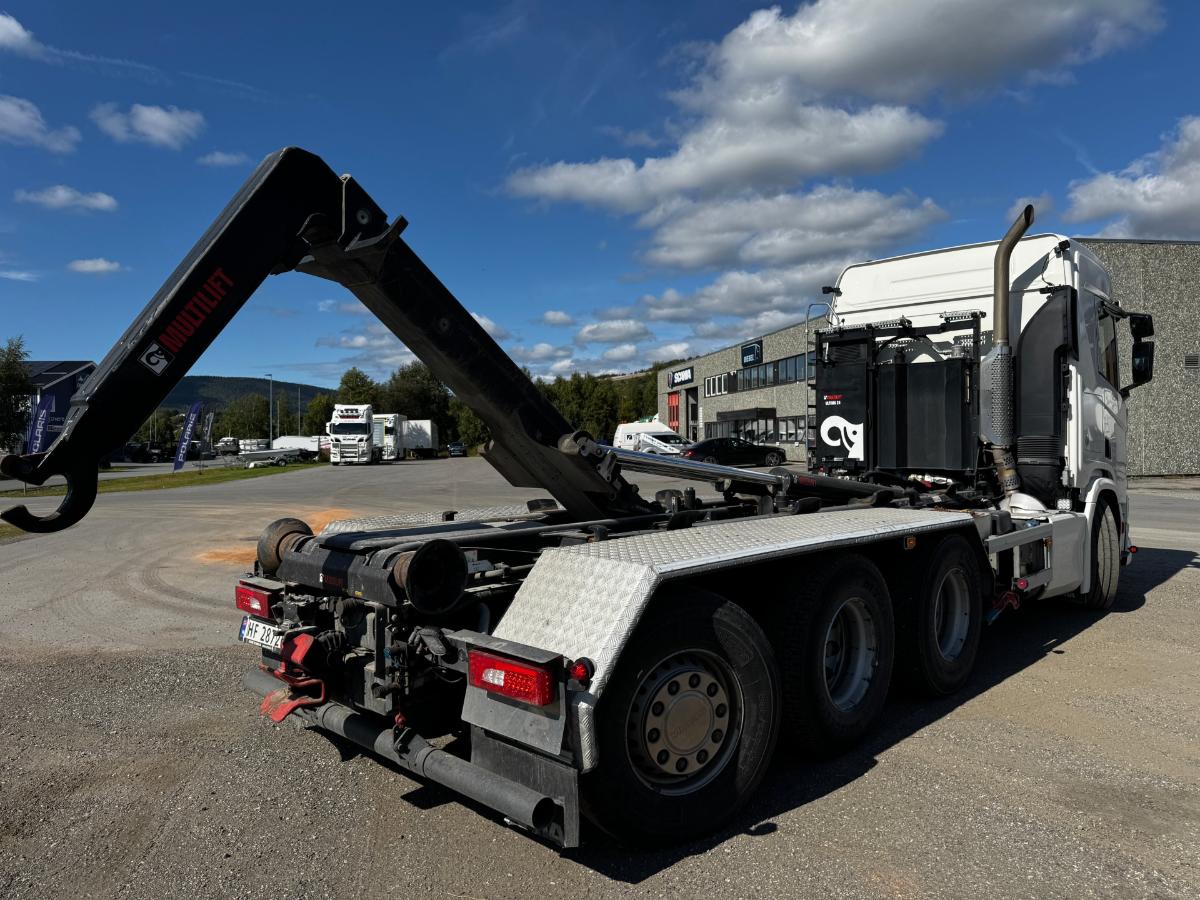 2020 Scania R580 8x4 Euro 6 brøyterigget krokbil med underliggende skjær