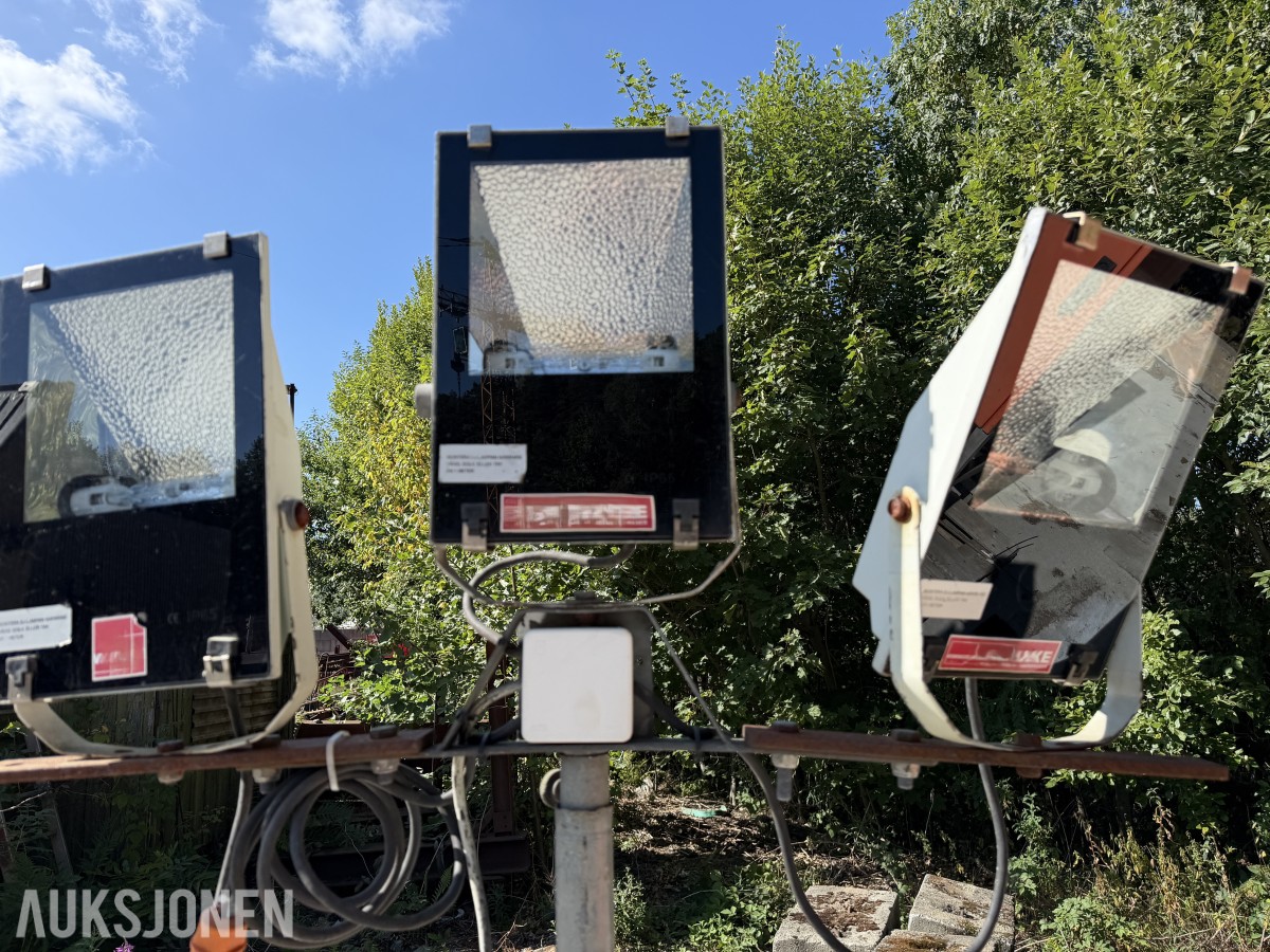 2 KOMPLETTE LYSMATER MED HALOGEN STRÅLKASTERE – 230V