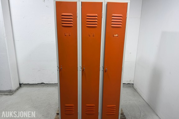 Garderobeskap i metall med 3 dører
