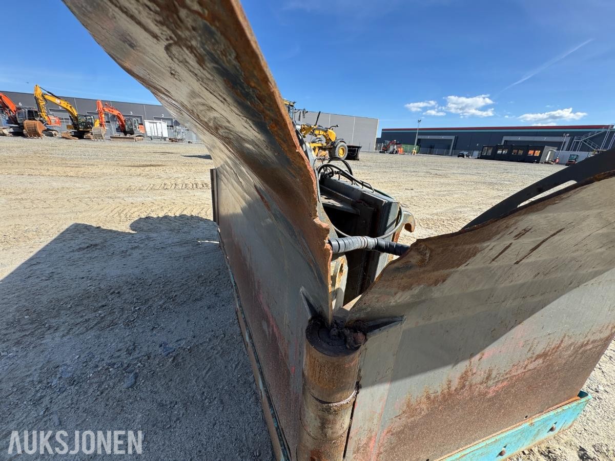 Stark U-plog med BM feste / ca 5,4 meter bredde 