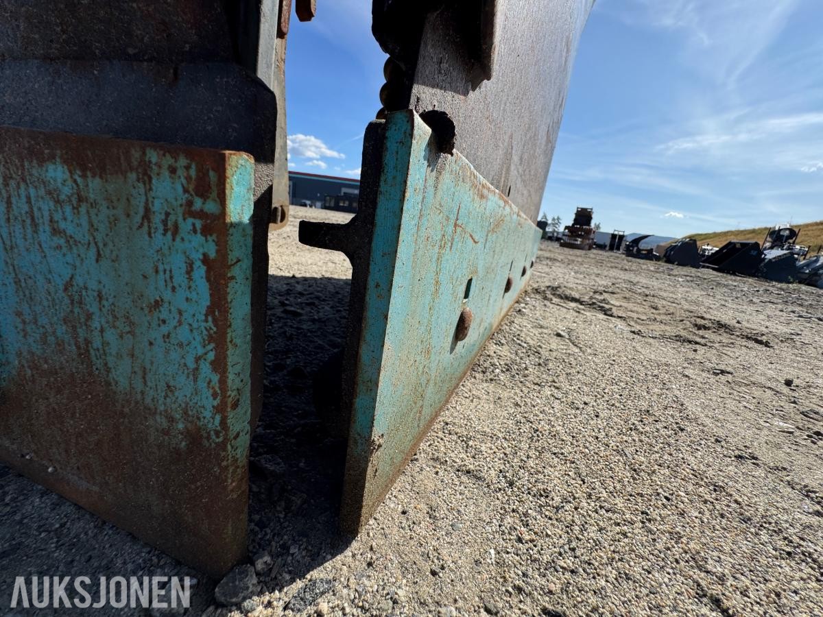 Stark U-plog med BM feste / ca 5,4 meter bredde 