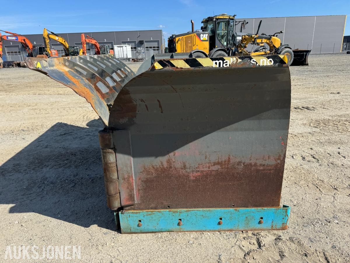 Stark U-plog med BM feste / ca 5,4 meter bredde 