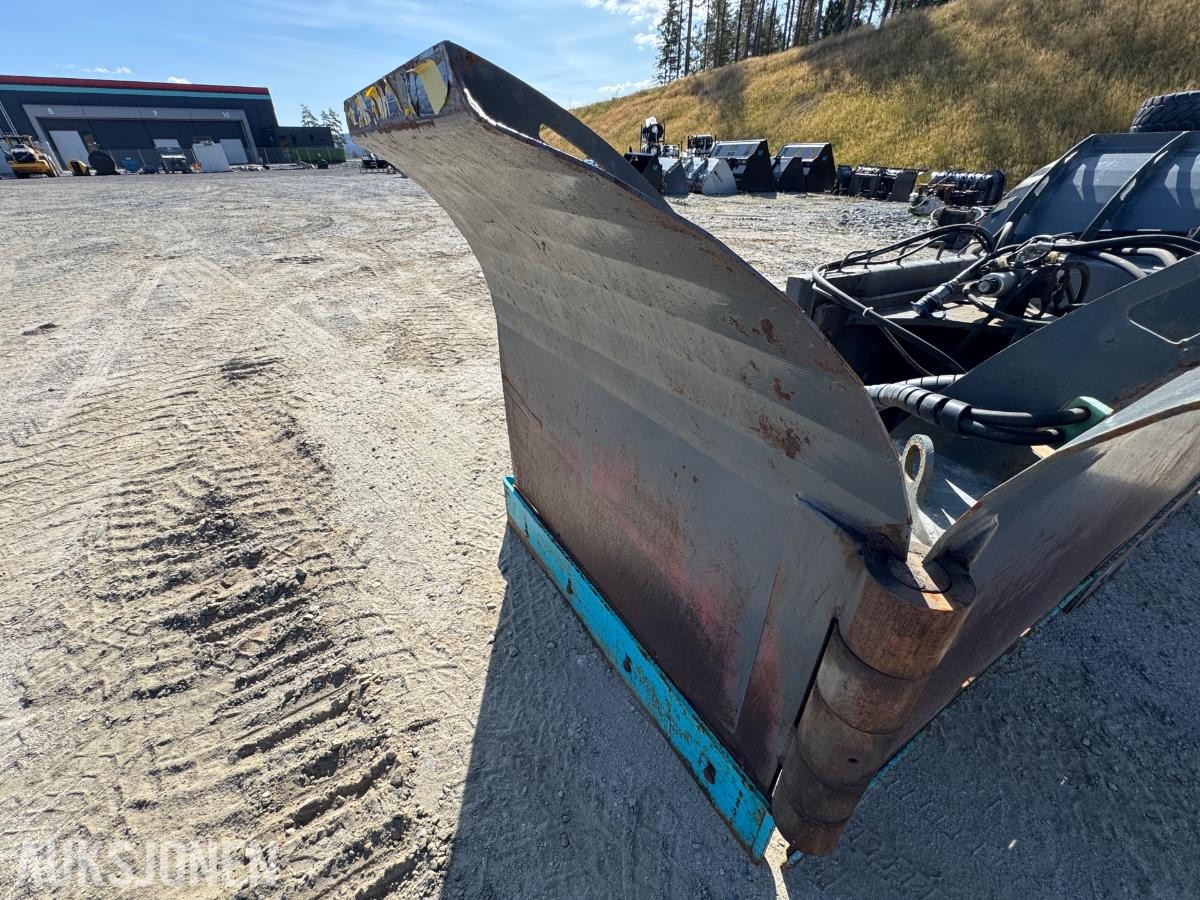 Stark U-plog med BM feste / ca 5,4 meter bredde 