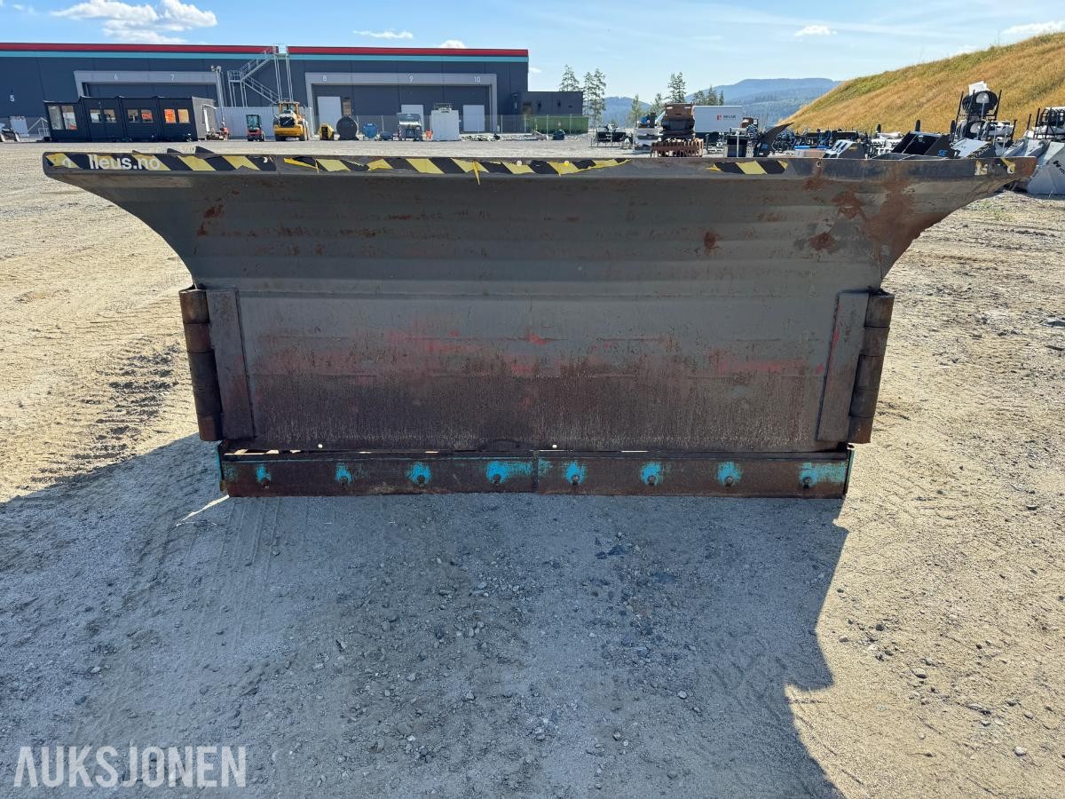 Stark U-plog med BM feste / ca 5,4 meter bredde 
