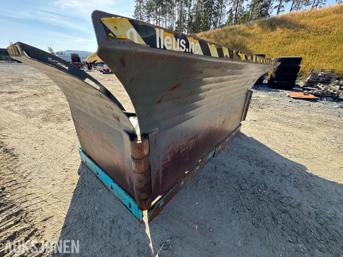 Stark U-plog med BM feste / ca 5,4 meter bredde 