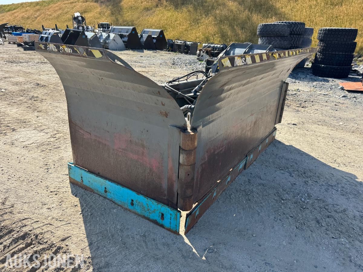 Stark U-plog med BM feste / ca 5,4 meter bredde 