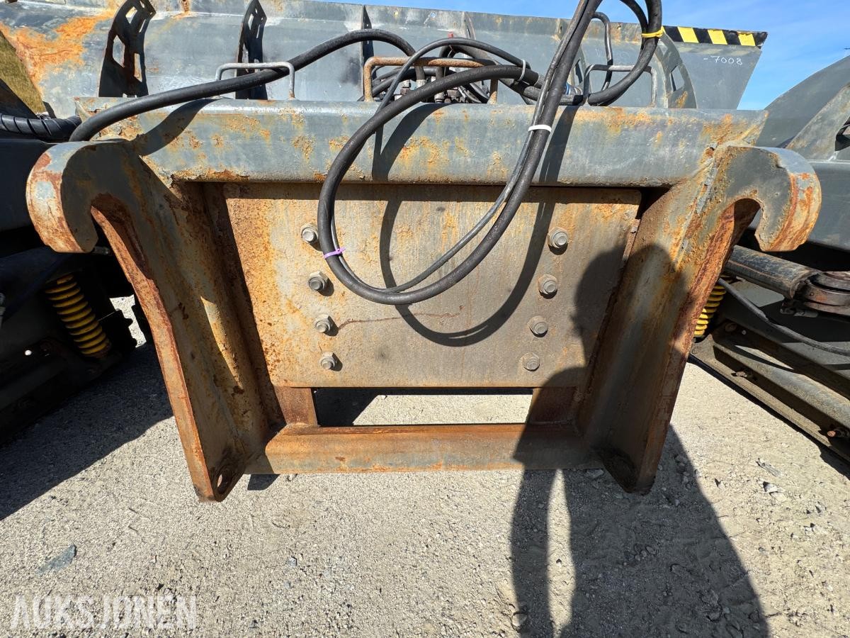Stark U-plog med BM feste / ca 5,4 meter bredde 