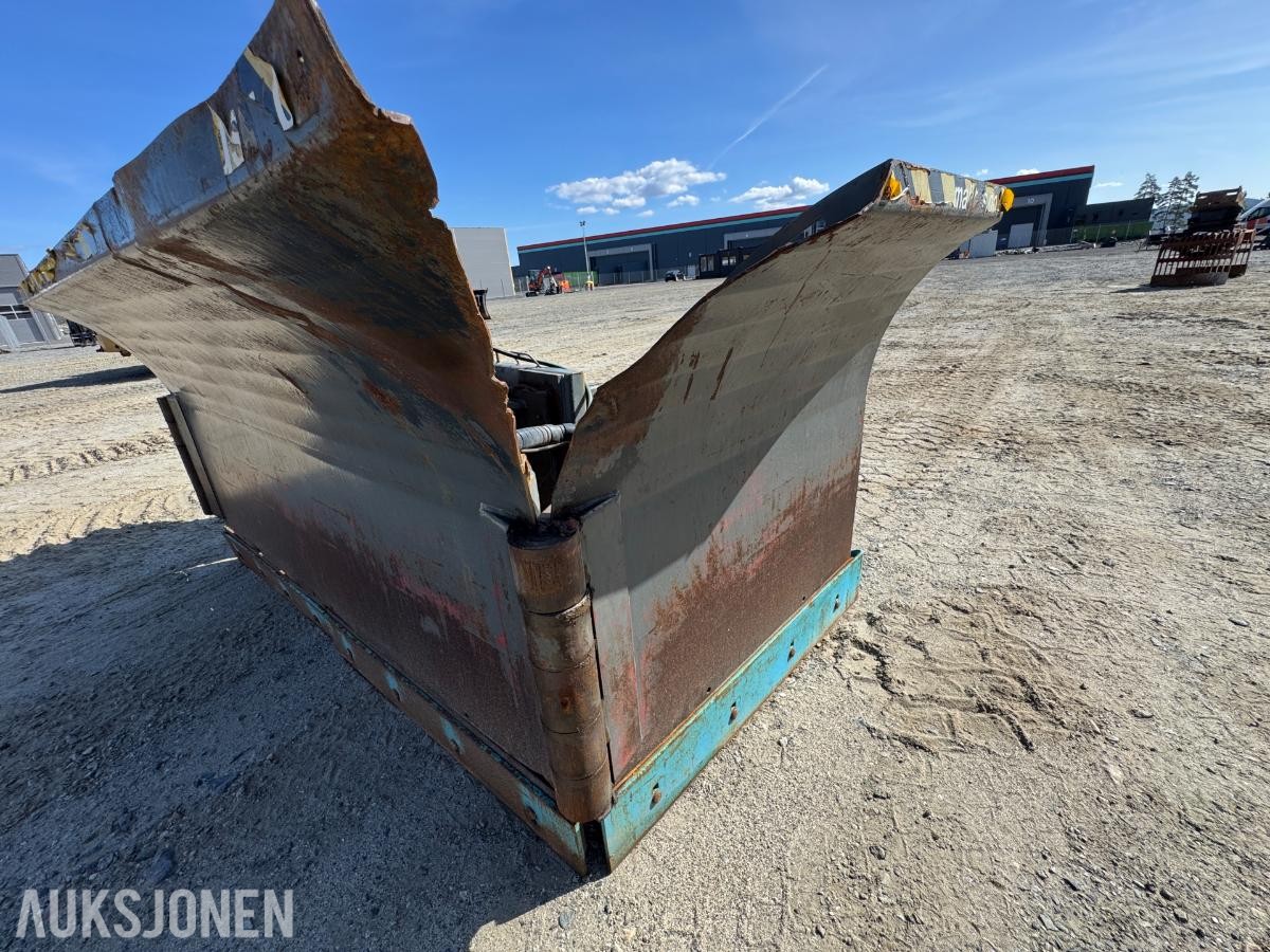Stark U-plog med BM feste / ca 5,4 meter bredde 