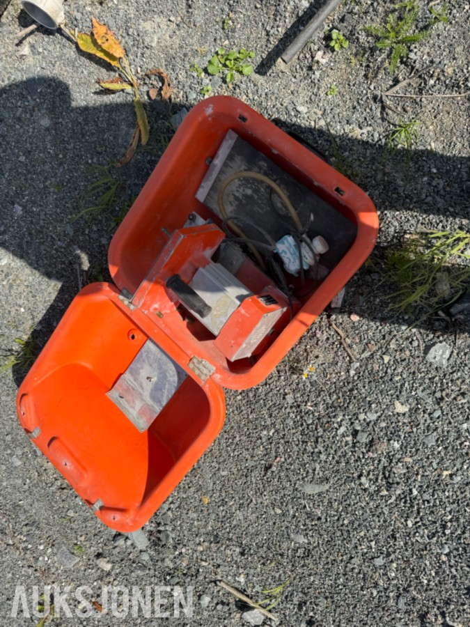 Elektrisk fliskutter / våtsag 220 V i transportkasse