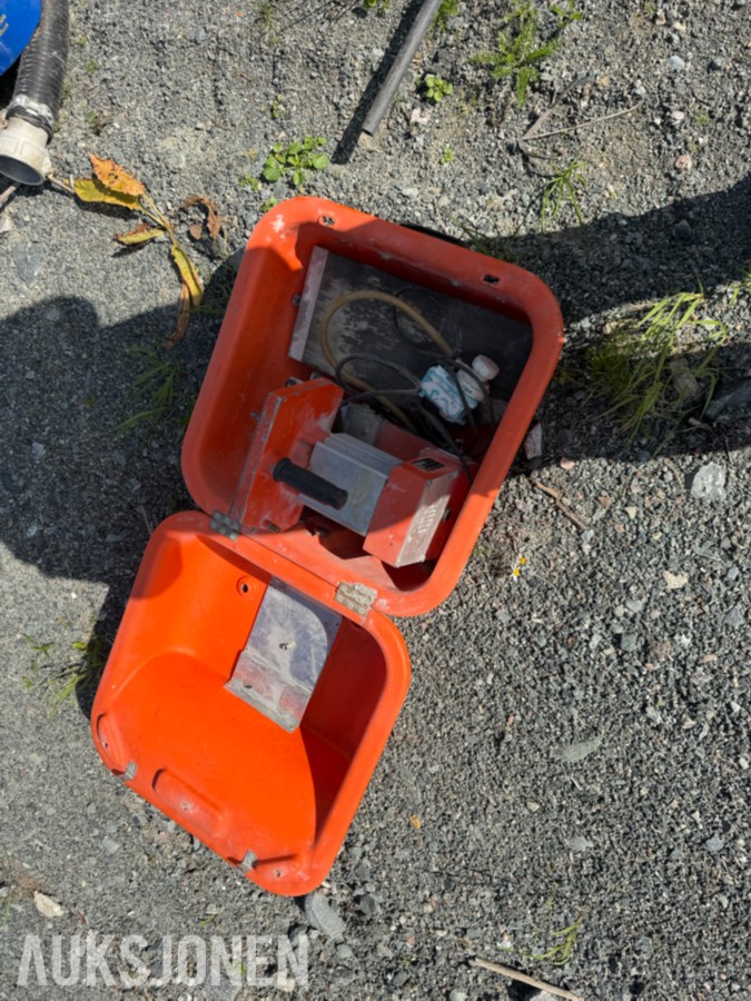 Elektrisk fliskutter / våtsag 220 V i transportkasse