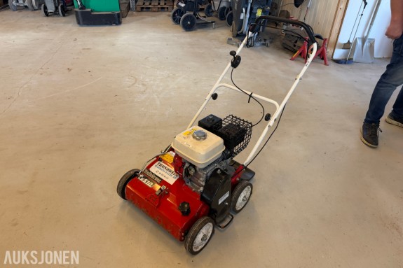 Hellbürger TV510 vertikalskjærer / plenlufter med Honda GX160 bensinmotor