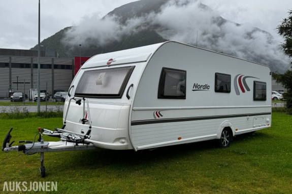 2017 Bürstner AVERSO NORDIC 580 TS - 4 sengeplasser - WC/dusj - Gulvvarme - Sykkelstativ