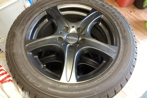 2013 Vinterhjul Aluminiumsfelger med piggfrie vinterdekk - 225/55 R17. ET 35