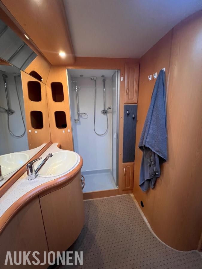 2006 Hobby Prestige campingvogn varmekabler trumavifte