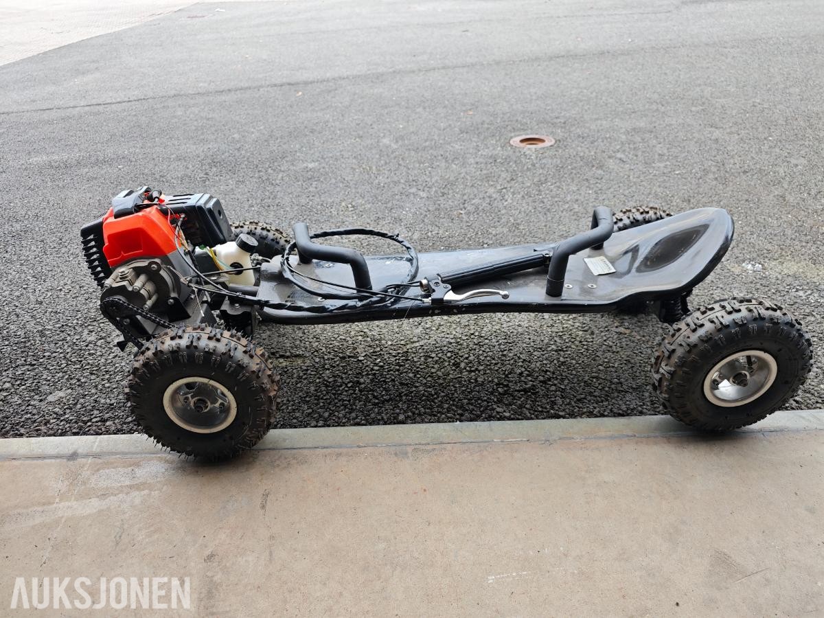 SkaterX Bensindrevet terrengskateboard 49cc – 2-takt – starter og kjører