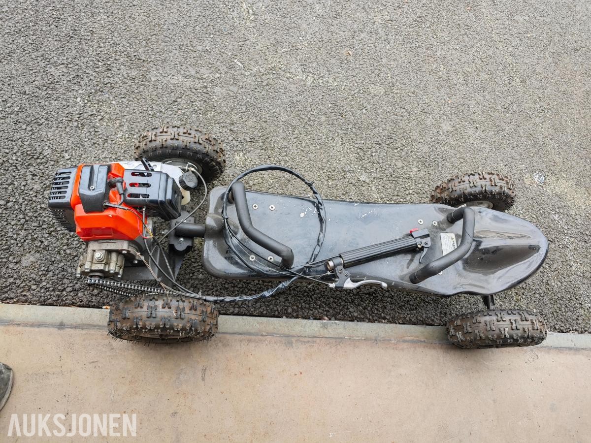 SkaterX Bensindrevet terrengskateboard 49cc – 2-takt – starter og kjører