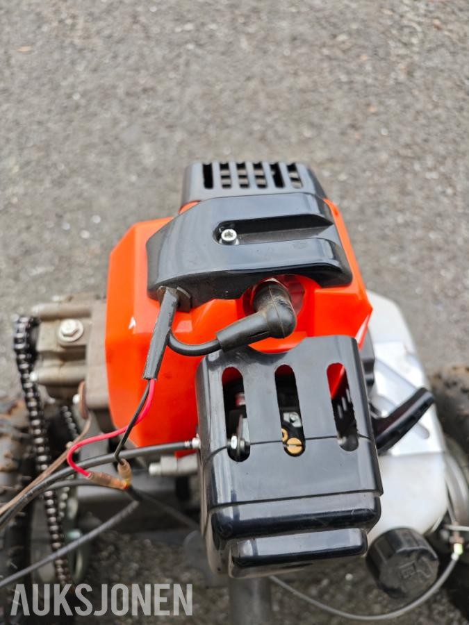 SkaterX Bensindrevet terrengskateboard 49cc – 2-takt – starter og kjører