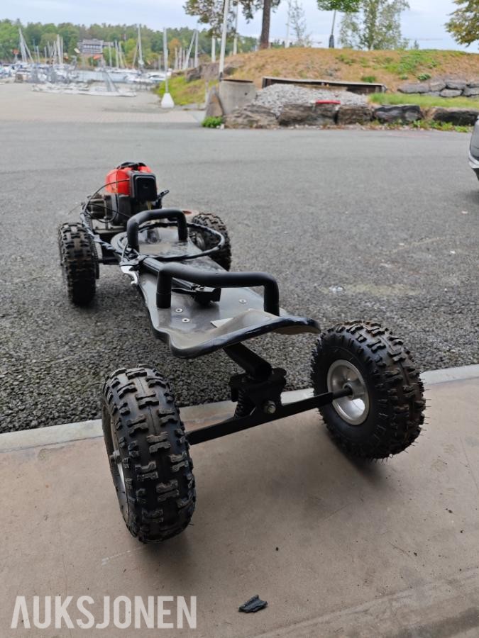 SkaterX Bensindrevet terrengskateboard 49cc – 2-takt – starter og kjører