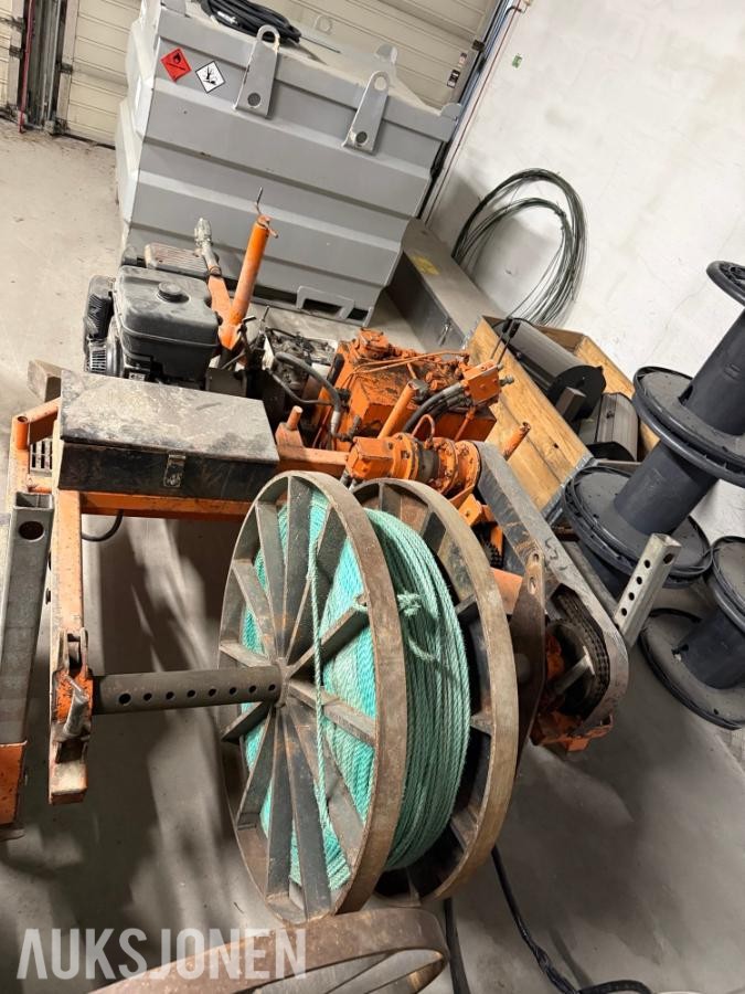 1986 Sâhlins trekkemaskin med 3 tromler for tau