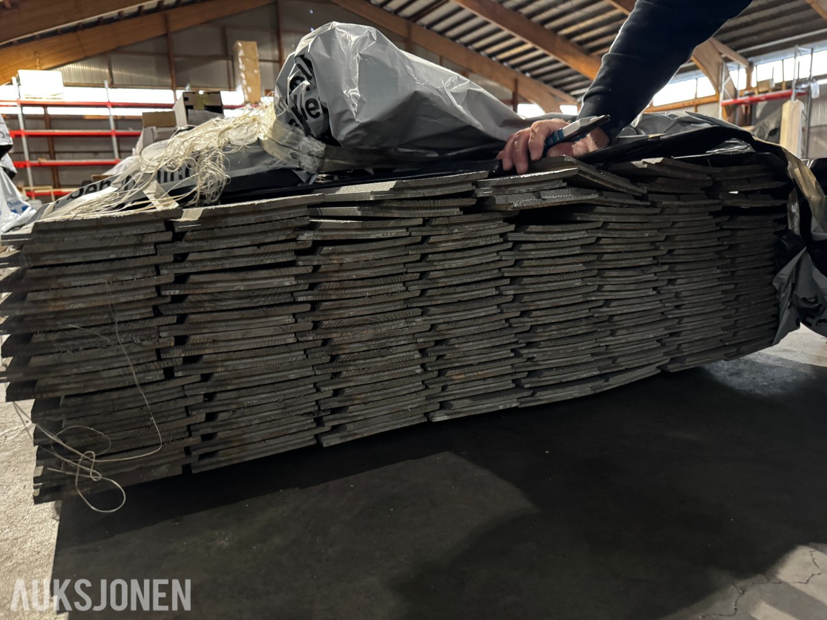 1 pakke dobbeltfals kledning 19x148 mm. 2 strøk grå.