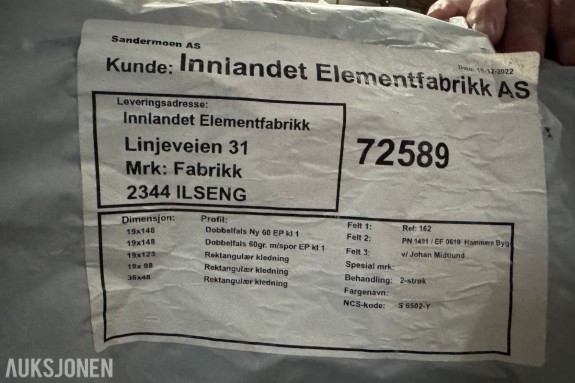 1 pakke dobbeltfals kledning 19x148 mm. 2 strøk grå.