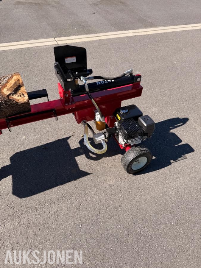 Vedkløyver med kraftig bensinmotor - 18 TONN