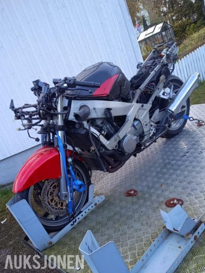 2001 Kawasaki ZZR 600 DELESYKKEL/ PROSJEKT *INGEN MINSTEPRIS*
