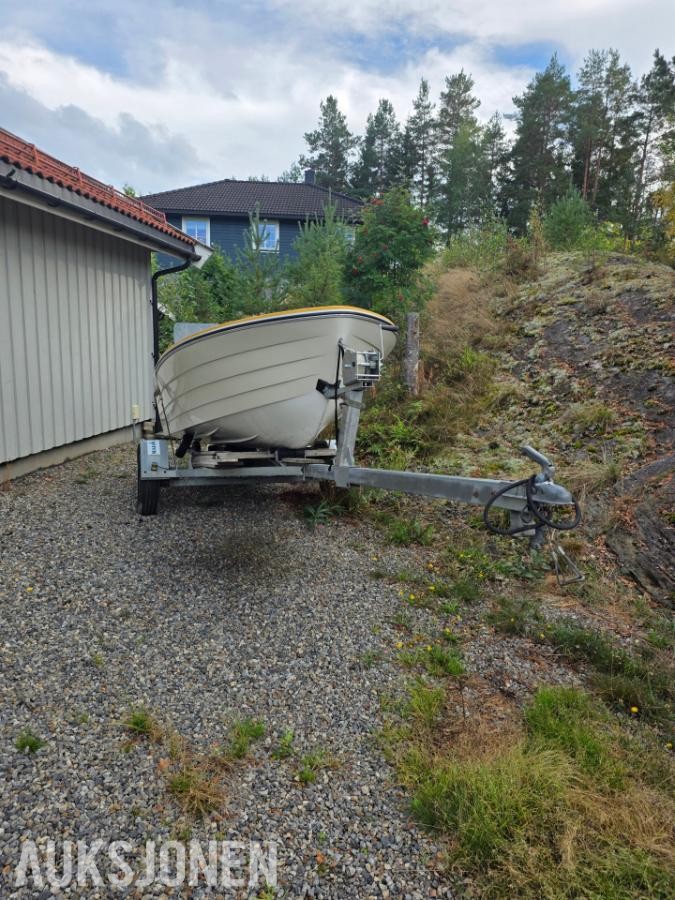 1990 Terhi 410R med Mariner 28 hk totakts utenbordsmotor og registrert båthenger