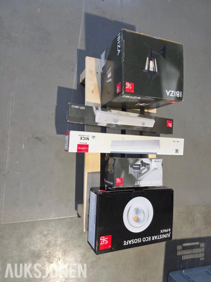Diverse elektromateriell - Downlights, belysningsutstyr, stikkontakter, smarthus, sikringer, kabler, etc.