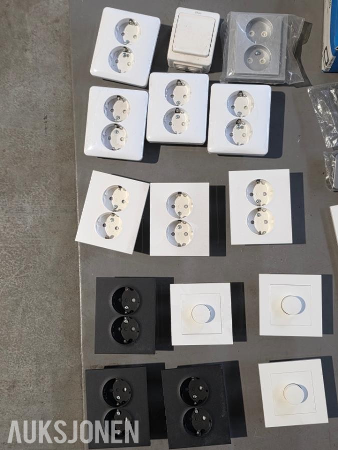 Diverse elektromateriell - Downlights, belysningsutstyr, stikkontakter, smarthus, sikringer, kabler, etc.