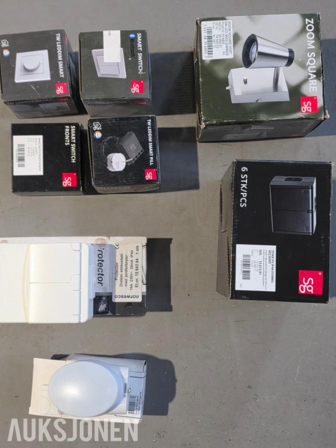 Diverse elektromateriell - Downlights, belysningsutstyr, stikkontakter, smarthus, sikringer, kabler, etc.