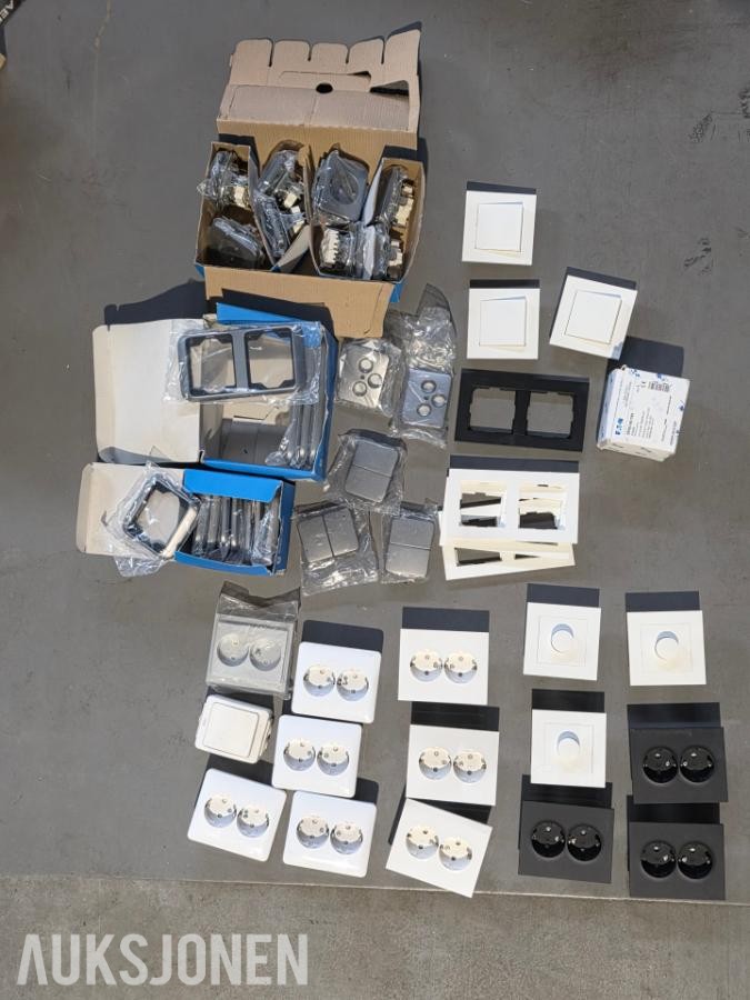 Diverse elektromateriell - Downlights, belysningsutstyr, stikkontakter, smarthus, sikringer, kabler, etc.