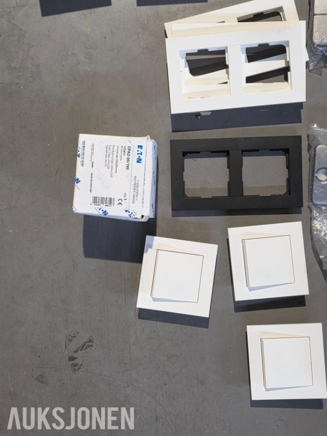 Diverse elektromateriell - Downlights, belysningsutstyr, stikkontakter, smarthus, sikringer, kabler, etc.